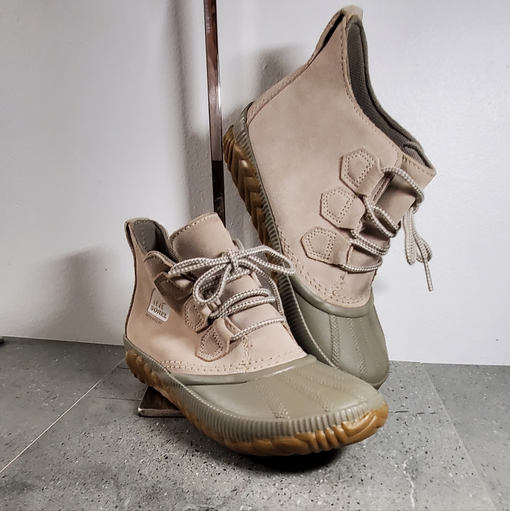 Sorel Women's Taupe and Khaki Winter Boots